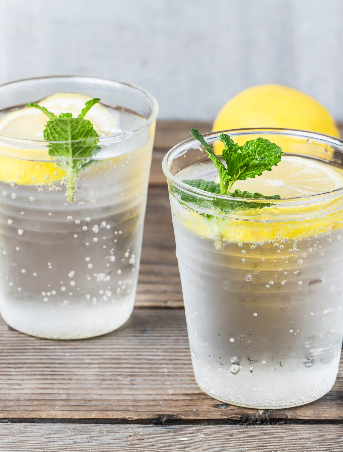 Do You Know the Disadvantages of Drinking Lemon Water Daily?